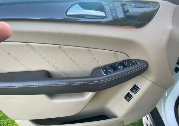 Mercedes-Benz GL cena 126000 przebieg: 230000, rok produkcji 2016 z Miechów małe 326